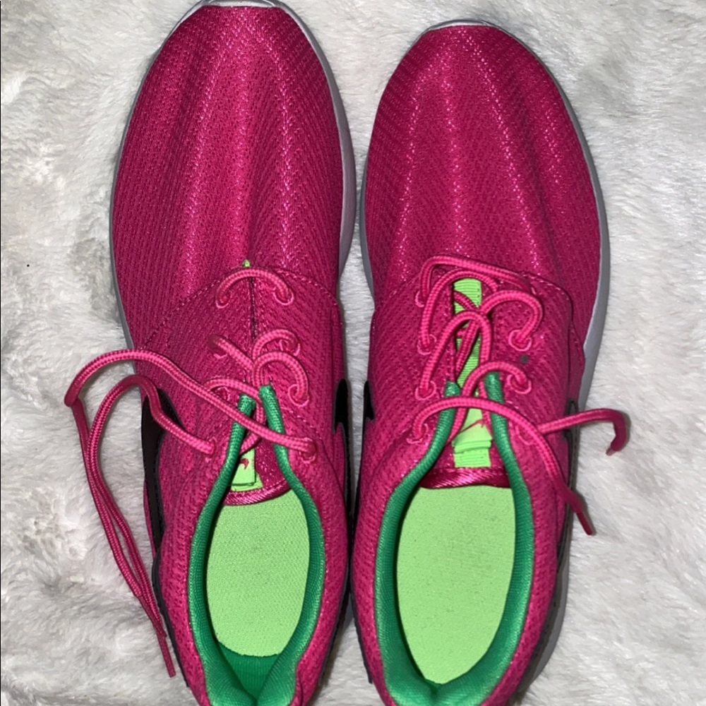 Nike 6.5 Y, Women’s 8.5 Pink Roshe One Sneakers!
